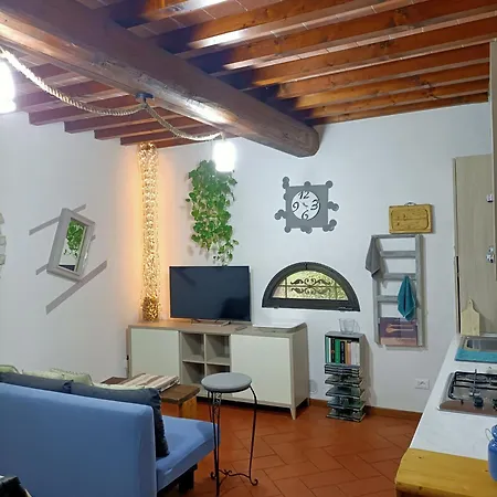Intera Casa Con Giardino 아파트 *